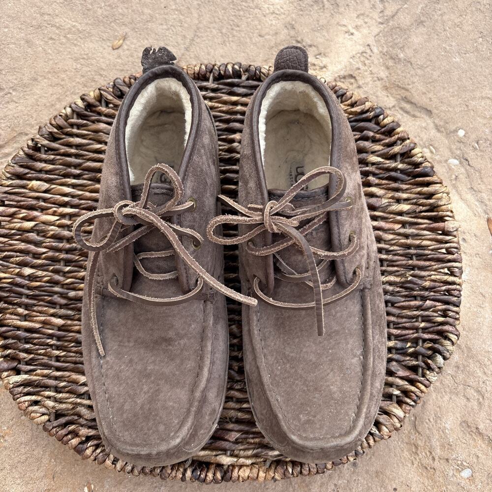 UGG Lyle Men's Size 9 US Chestnut Suede Wool Lined Chukka Boots 1003526 Driving